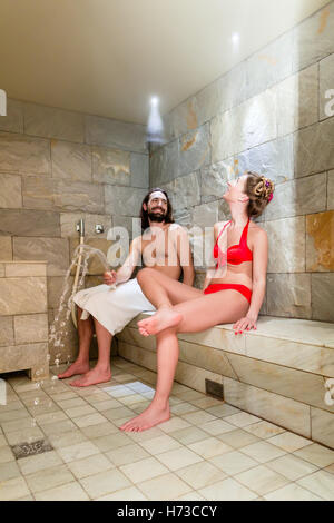 Matura in wellness spa hamam turco Foto Stock