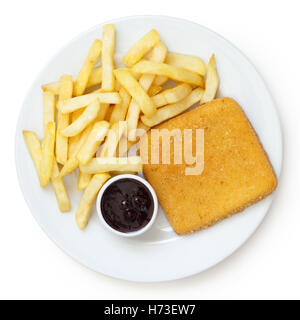 Formaggio fritto, patatine e salsa di mirtilli. Da sopra. Foto Stock