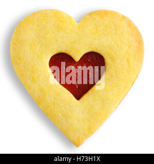 A forma di cuore ad ricchi i biscotti al burro con marmellata center. Foto Stock