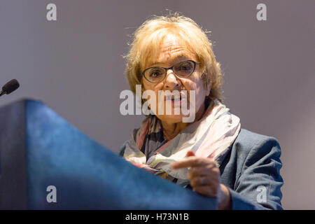 Londra, Regno Unito. 2° Nov, 2016. Margaret Hodge ha MP parlando alla risoluzione Foundation in occasione del lancio della sua relazione sulla politica fiscale e post Brexit strategia fiscale. Credito: Vickie Flores/Alamy Live News Foto Stock