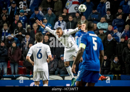 Danimarca, Copenaghen, 2 novembre 2016. Mathias Jørgensen (25) di FC Copenhagen visto durante la UEFA Champions League e i gruppo G match tra FC Copenhagen e Leicester City a Telia Parken. Foto Stock