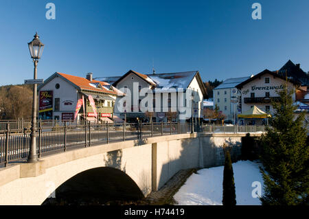 Vista città Bayerisch Eisenstein, Foresta Bavarese, in Baviera Foto Stock