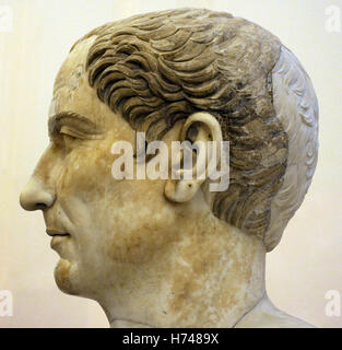 Giulio Cesare (100 BC-44 BC). Politico romano e generale. Copia Trajanic (AD 110) di un originale di 50 BC. Museo Archeologico Nazionale di Napoli. L'Italia. Foto Stock