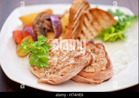 Vicino ristorante food aliment pepe macro close-up di ammissione macro vista ravvicinata closeup colore verde tendente al marrone marrone brunette Foto Stock