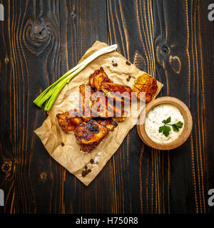 Arrosto di ali di pollo alle erbe Foto Stock