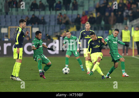 Sofia, Bulgaria - 1 Novembre 2016: Ludogorets contro l'Arsenal giocatori durante le partite di UEFA Champions League football match tra Ludogo Foto Stock