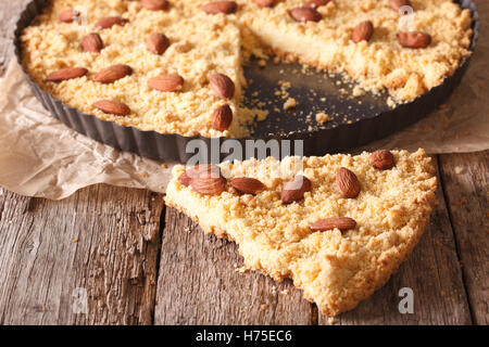 Italiano tradizionale torta sbrisolona trito di close-up sul tavolo orizzontale. Foto Stock