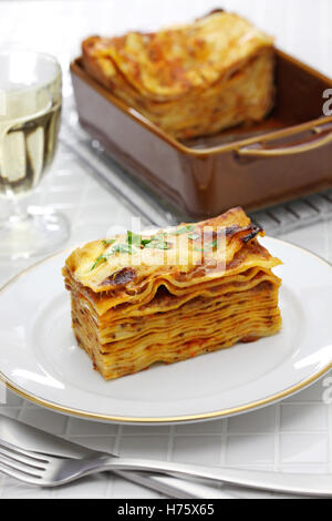 Le lasagne alla bolognese, cucina italiana Foto Stock