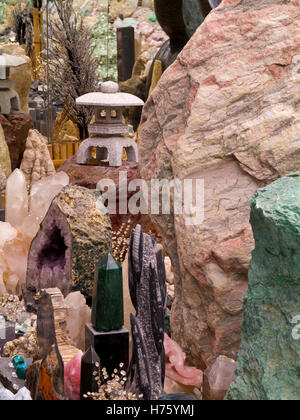 Il Giardino di cristallo in Pura Terra Centro di Meditazione e un giardino giapponese vicino a Newark Nottinghamshire England Regno Unito Foto Stock