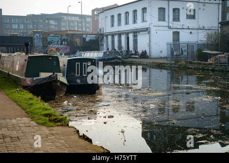 Il bianco edificio technology center, Stratford / stoppino di Hackney, Londra UK - home della cassa birreria Foto Stock