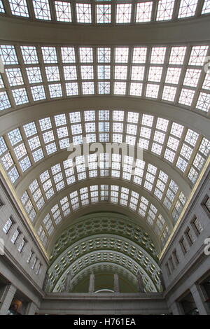 Foto dall' Area di DMV, stazione ferroviaria, ruota panoramica Ferris e edifici governativi Foto Stock