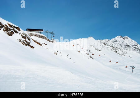 Seggiovia stazione superiore in Solden, stazione di sci alpino nelle Alpi Otztal in Austria Foto Stock