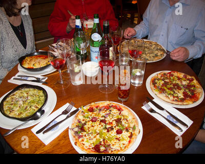 Sei pasti pronti a mangiare da Pizza Express con bevande varie Foto Stock