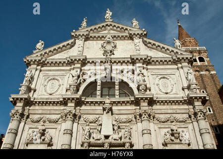 La facciata della chiesa di San Moise chiesa a Venezia, Italia Foto Stock