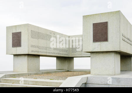 La spiaggia di Omaha, Francia - 21 settembre 2012: una guardia nazionale memorial vicino alla spiaggia di Omaha, in Normandia, Francia Foto Stock