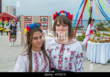 Dnepropetrovsk, Ucraina - 14 Settembre 2013: folk ucraini mostra artisti folk art Foto Stock