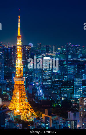 Ariel vista della Torre di Tokyo nella scena notturna Foto Stock