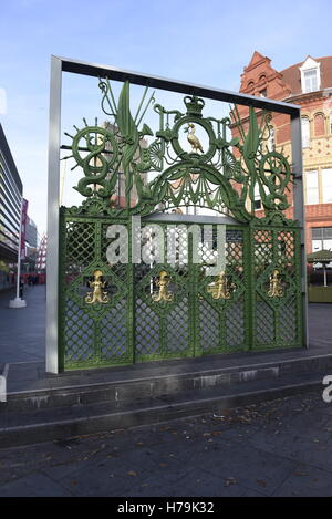 Gateway ornamentali era situata all'entrata principale del Liverpool marinai Home. Ora rinnovato e su Paradise Street in Liverpool One. Foto Stock