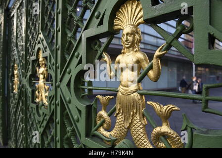 Gateway ornamentali era situata all'entrata principale del Liverpool marinai Home. Ora rinnovato e su Paradise Street in Liverpool One. Foto Stock