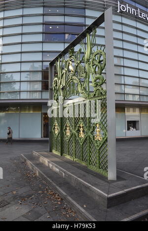 Gateway ornamentali era situata all'entrata principale del Liverpool marinai Home. Ora rinnovato e su Paradise Street in Liverpool One. Foto Stock