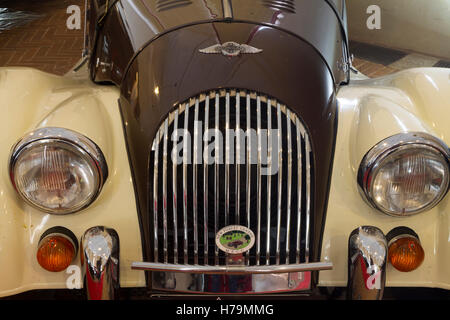 Vista frontale del 1980 Morgan 4/4 durante il Classic Cars auction in Torino, Italia. (Foto di Marco Destefanis / Pacific Stampa) Foto Stock