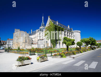 Town Hall (XIII secolo) di Angouleme, capitale del dipartimento della Charente in Francia. Foto Stock