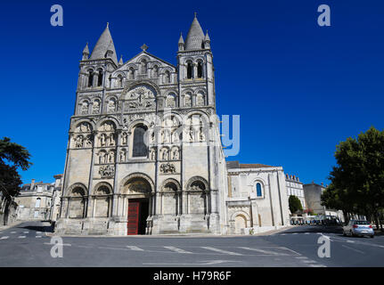 Cattedrale romanica di Angouleme, capitale del dipartimento della Charente in Francia. Foto Stock