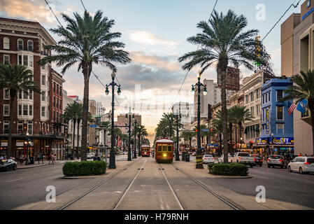 NEW ORLEANS - Ottobre 10, 2016: vista del famoso Canal Street su ottobre 10, 2016 a New Orleans, LA Foto Stock