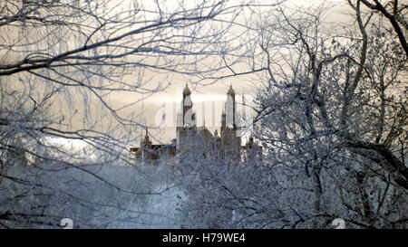 Glasgow Kelvingrove Park, gallerie d'arte a infrarossi fotocamera che contiene sia le università e il museo nella zona del Parco Foto Stock