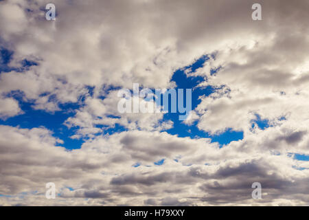Le nuvole nel cielo blu cloudscape, cumulus, paesaggio, aria Foto Stock