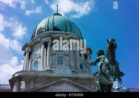 Statua del Principe Eugenio di Savoia al Castello di Buda, da Jozsef Rona. Foto Stock