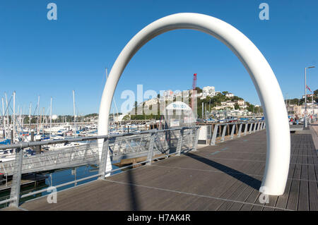 " Punto di fuga' street scultura su l'Harbourside di Torquay, Devon Regno Unito Foto Stock