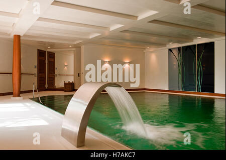 Cascata idromassaggio a Boppard piscina, Renania-Palatinato, Germania Foto Stock