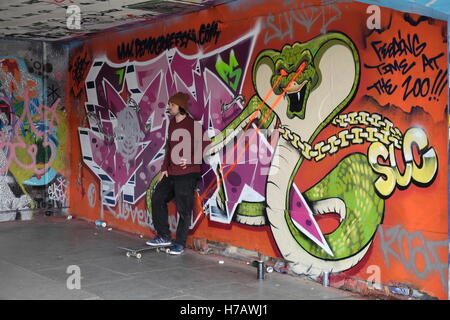 Il parco di skateboard in th.e undercroft su London South Bank Arts Centre Foto Stock