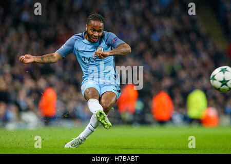 Raheem Sterling (Uomo c), 1 novembre 2016 - Calcio : Raheem Sterling del Manchester City durante la UEFA Champions League match tra Manchester City e Barcellona a Etihad Stadium di Manchester, Inghilterra. (Foto di AFLO) Foto Stock