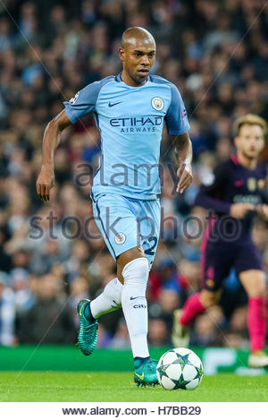 Fernandinho (Uomo c), 1 novembre 2016 - Calcio : Fernandinho del Manchester City durante la UEFA Champions League match tra Manchester City e Barcellona a Etihad Stadium di Manchester, Inghilterra. (Foto di AFLO) Foto Stock