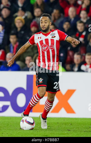 Southampton, Regno Unito. 3 Novembre, 2016. Nathan Redmond (Southampton) Calcio/Calcetto : Nathan Redmond di Southampton durante la UEFA Europa League Group Stage match tra Southampton e internazionale presso il St Mary's Stadium di Southampton, in Inghilterra . © AFLO/Alamy Live News Foto Stock