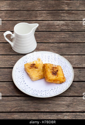 Torrijas, specialità spagnole preparate tradizionalmente a Pasqua. Foto Stock