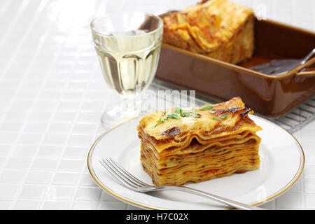 Le lasagne alla bolognese, cucina italiana Foto Stock