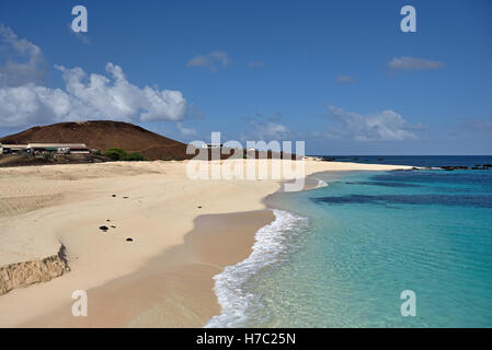 Spiaggia guardando ad ovest dal Pierhead in Georgetown sull Isola di Ascensione Foto Stock