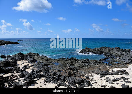 Guardando al mare dalle rocce del North Point in inglese Bay sull'Isola di Ascensione Foto Stock