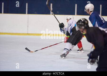 Hockey su ghiaccio sport i giocatori Foto Stock