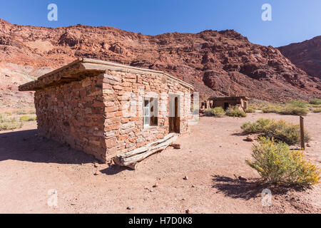 Fecce di storici edifici traghetto nei pressi del fiume Colorado in Glen Canyon National Recreation Area in Arizona. Foto Stock