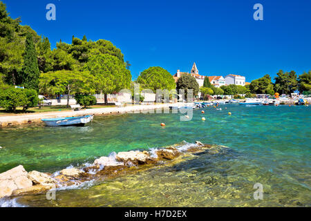 Villaggio costiero di Sveti Filip I Jakov Beach view, Dalmazia, Croazia Foto Stock