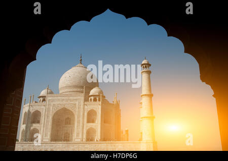 Taj Mahal archway view Foto Stock