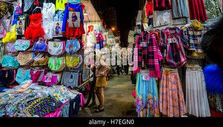 Il famoso Fa Yuen Street, il mercato notturno, Hong Kong, Cina. Foto Stock
