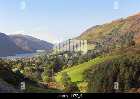 Snowdonia paesaggio a tal y Llyn lake (Llyn Mwyngil), Snowdonia National Park, North Wales, Regno Unito Foto Stock