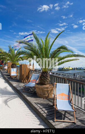 Amburgo Del Mar beach bar presso il St Pauli Landungsbrucken sul fiume Elba, Amburgo, Germania Foto Stock