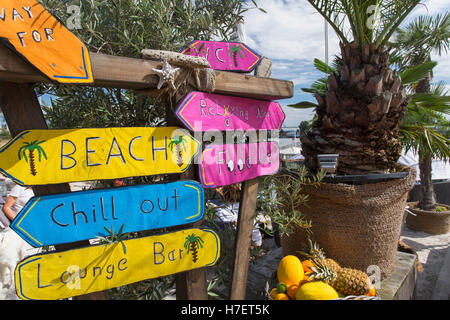 Amburgo Del Mar beach bar presso il St Pauli Landungsbrucken sul fiume Elba, Amburgo, Germania Foto Stock