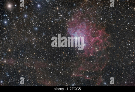 Flaming star nebula (IC 405), rilevate con un telescopio e fotocamera CMOS Foto Stock